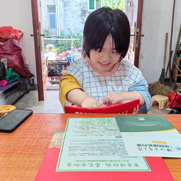 冲上热搜！杭州00后“轮椅女孩”以629分考入大学！她的故事感动万千网友
