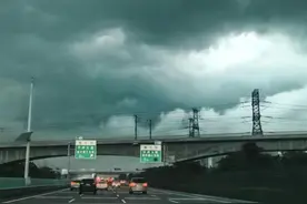 郑州出现罕见绿色天空，气象专家解释图片