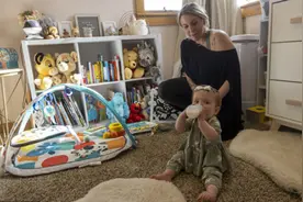 美媒：美国无薪产假令新手妈妈压力山大 巨额生育费让人喘不过气图片