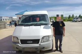 无证 拆座 违规载货上路被“拿下”图片