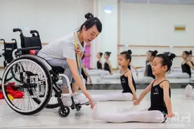 安徽“轮椅上的舞者”：高位截瘫的她，十年后重拾舞蹈这道光图片