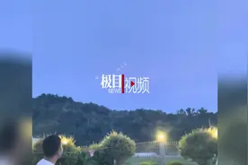 浙江台州夜空现不明飞行物？专家：有可能是无人机或孔明灯图片