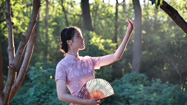 婀娜多姿怎么解释（婀娜多姿）