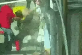 两进火场救出被困女孩！这位全网点赞的深圳小伙找到了图片