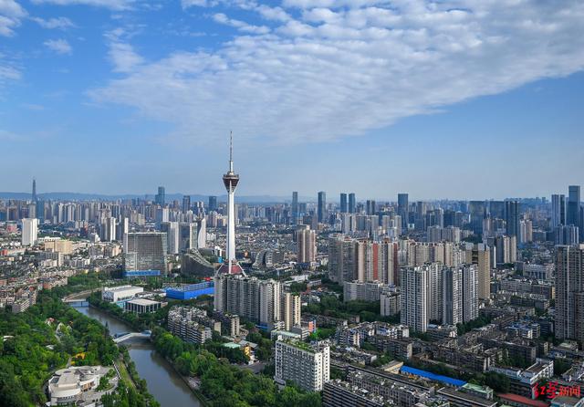 企业“用脚投票”，他们为何此时选择成都？