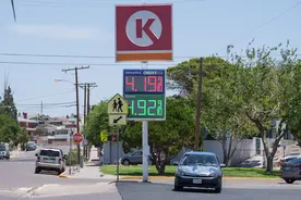 美将从战略储备中出售两千万桶石油，外媒称油价暂难下降图片