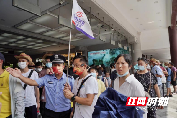 “退役不褪色 政法守初心”永远的军魂主题摄影活动在张家界举行