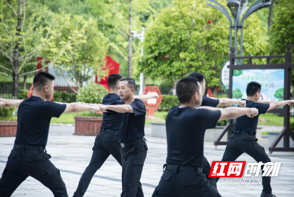 “退役不褪色 政法守初心”永远的军魂主题摄影活动在张家界举行