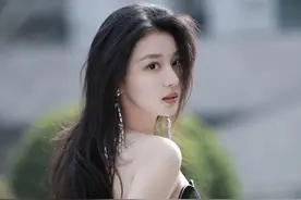 甜辣兼备的抹胸穿搭图片