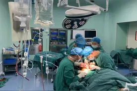 男子股动脉断裂大出血生命垂危，医院多学科联动保命保肢图片