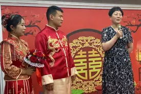 果然视频丨手拉手透析，一起向未来；泰安一对尿毒症病友结婚啦图片