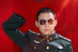 致敬最闪亮的星！杜富国钱七虎聂海胜荣获八一勋章图片