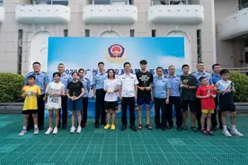 以赛促战 “泳”往直前——广州市公安局举办2022年广州市公安系统游泳救生比赛图片