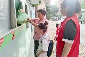 亳州：小小督导员“上岗”助力垃圾分类图片