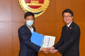 还记得女生兰兰吗？北京首例监护真空的她，考上了重点大学图片