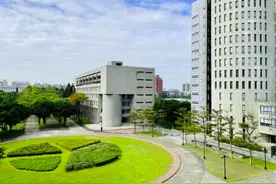 在台参与过导弹研发教授被举报在大陆兼职，台当局要严查，网友嘲讽图片