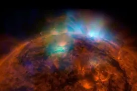 NASA分享令人震撼图像，太阳发射X射线的瞬间图片