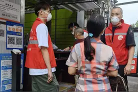 退役老兵支援疫情防控，“顺便”救下落水老人图片