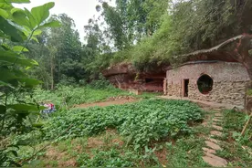 小伙放弃过万高薪隐居洞穴？对话本人：漂泊十余载欠债30余万，回乡不算隐居为修心图片