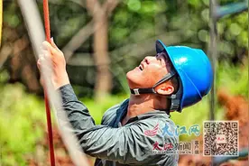 铁塔上的“特种兵”图片