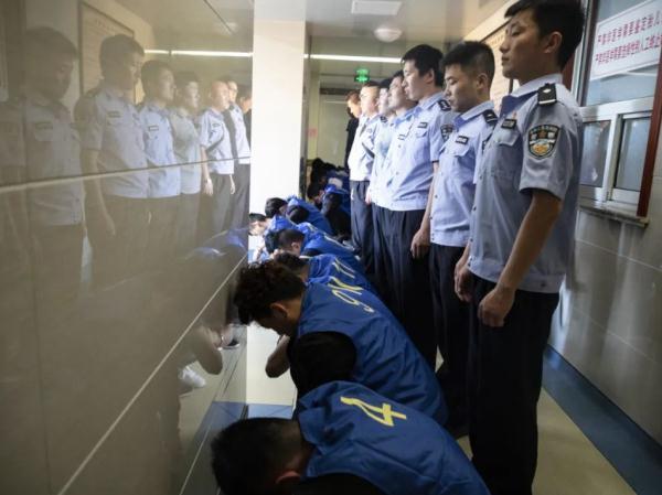 从海量的数据精梳“证据链”，为追回1100万，这群民警拼了