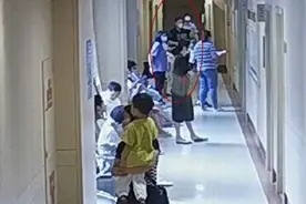 女子怀孕8个月独自产检，在医院偶遇丈夫，瞬间秒懂…图片