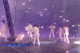 香港红馆演唱会期间大屏幕掉落砸伤2名舞者，警方重案组跟进调查图片