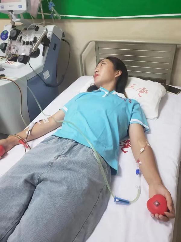 这个工地上00后女孩的故事，看哭了