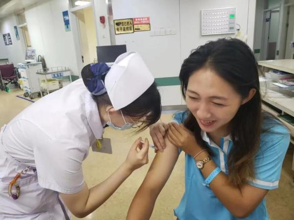 这个工地上00后女孩的故事，看哭了