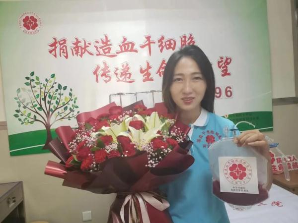 这个工地上00后女孩的故事，看哭了
