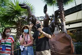 北京环球度假区推出侏罗纪世界度假套餐，与“史前恐龙”亲密互动图片