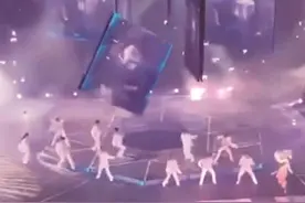 红馆演唱会大屏掉落砸伤两名舞蹈演员 事故原因是承重钢索断裂图片