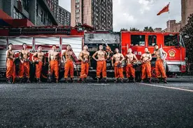 【热搜】南京消防健美男神火热来袭，快来一“赞”！图片