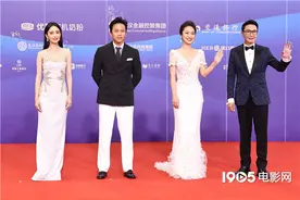 主持团来了！蓝羽吴刚邓超佟丽娅亮相百花奖红毯图片