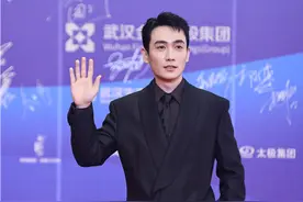 百花奖形象大使朱一龙帅气亮相 透露正在拍摄新片图片