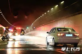 隧道“起火”，14分钟救援处置完毕恢复通行图片