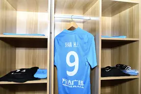 中超球衣广告位增至5个 世界足坛上有球队已成人形广告牌，连臀部位置都不放过图片