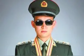 自强不息 踔厉奋发——记“八一勋章”获得者杜富国图片