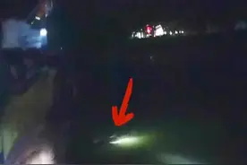 女子意外落水直接水面躺平自救，消防提示图片