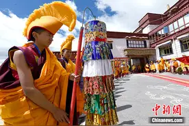 班禅首访桑顶寺 看望桑顶活佛图片