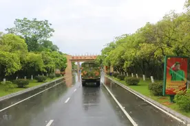 走进西北大漠，他们这样过“八一”图片