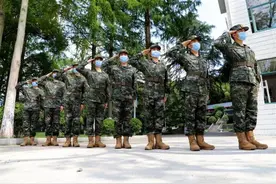 超帅！武警官兵21式夏季作训服来啦图片