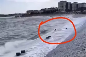 被海浪卷走的失联男生已遇难，刚收到高校录取通知书！海边游玩切勿靠近危险海域……图片