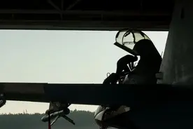 起飞！直击南部战区战机编队跨昼夜飞行训练图片