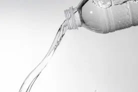 1元水消失背后：2000亿市场的江湖里，不到10年价格翻倍图片