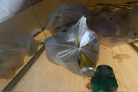 台空军士兵被曝在寝室饮酒作乐：天花板藏百个空啤酒瓶图片