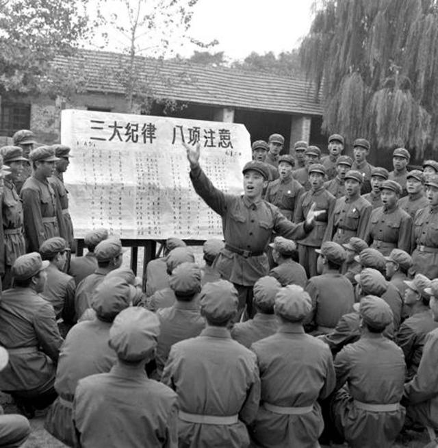 这些激荡人心的军歌，是催人奋进的经典之作