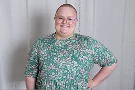 英国女子经2小时咨询后开始变性，2年后又决定变回女性图片