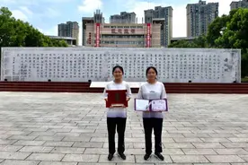 湖南一对双胞胎姐妹：一个考上清华，一个考上北大图片