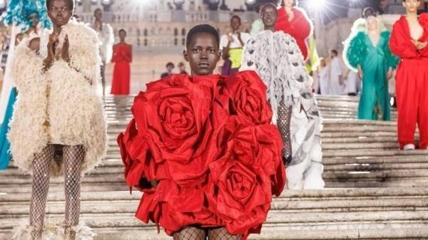 Valentinoĸ��˾���ϰ�����